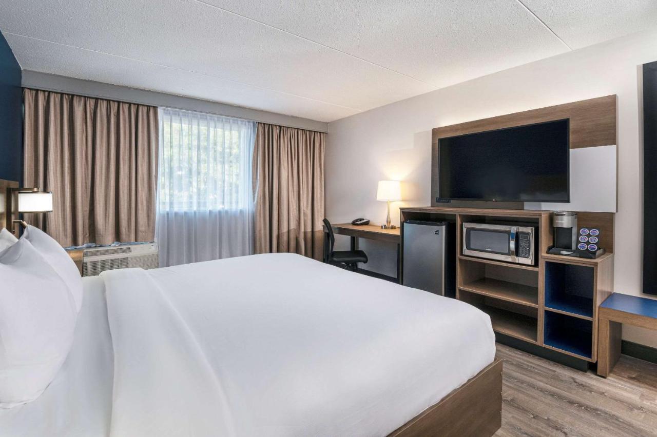Comfort Suites Kingston Central Bagian luar foto