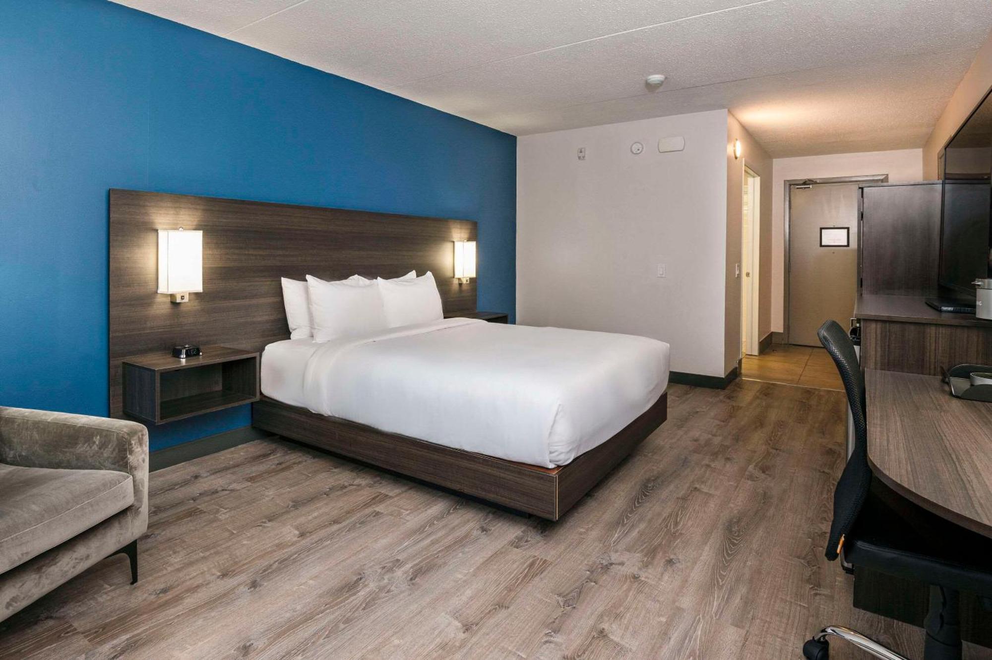 Comfort Suites Kingston Central Bagian luar foto