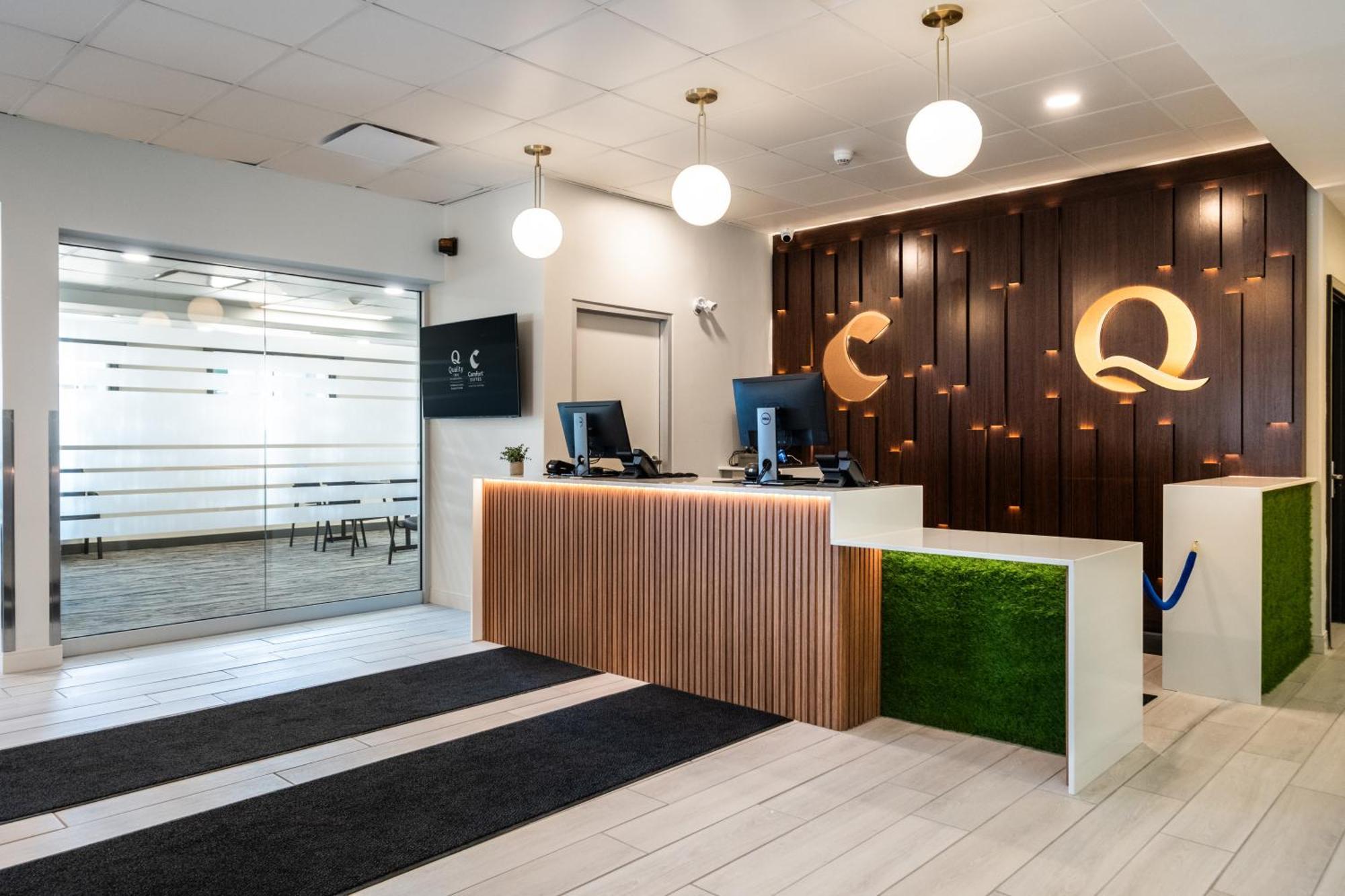 Comfort Suites Kingston Central Bagian luar foto